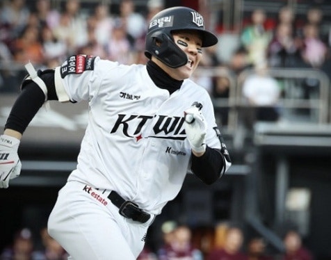 최원준 204안타 신기록 달성, 48억 논란 지우고 KBO 역사 새로 쓴 이유