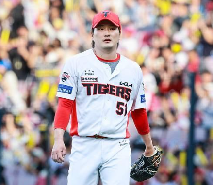 "결국 이 남자였다" KIA 전상현 또 2이닝 마무리 맡긴 이유는? 4월 2군행 투수가 10월 KIA의 마지....