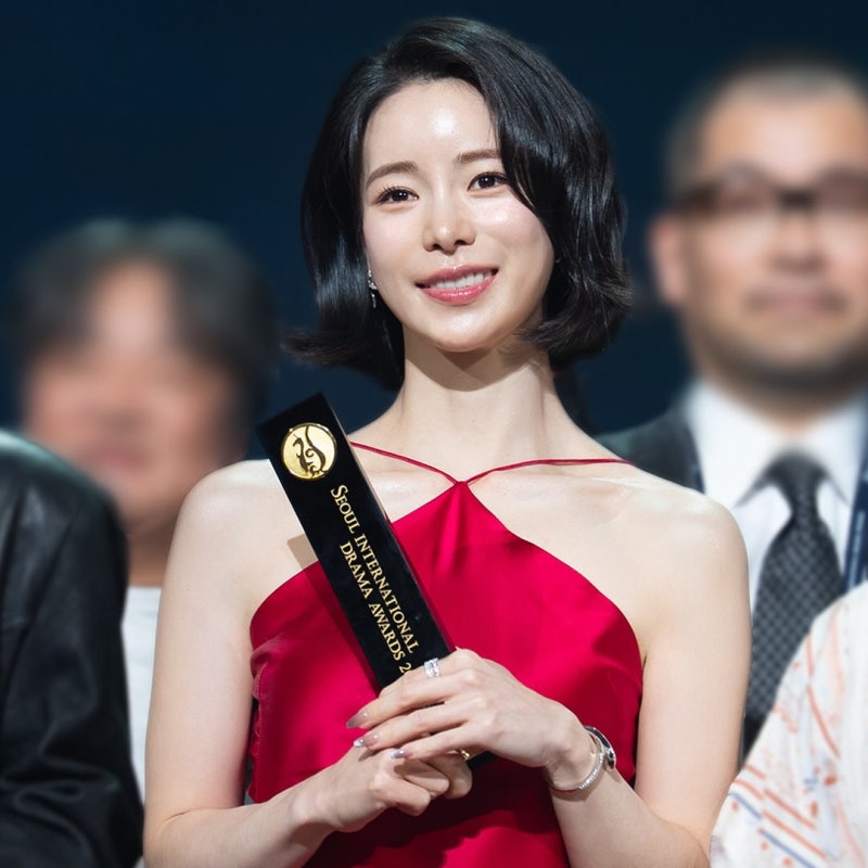 "드레스는 찢었는데 머리가 왜 이래..?" 임지연, 레드카펫서 호불호 갈린 단발 패션