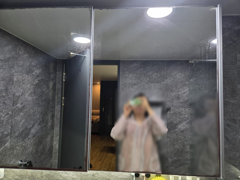 [내돈내산 집정비꿀템 1탄] 녹슨 거울 보수하기 (feat.상구네 만물상 거울시트지)