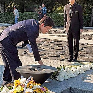 조경태, 노무현 전 대통령 묘역 참배…"정치가 지켜야 할 금도 무너졌다"