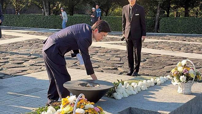 조경태, 노무현 전 대통령 묘역 참배…"정치가 지켜야 할 금도 무너졌다"