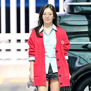 "싱가포르 향하는 밝은 미소"… 소녀시대 효연, 해외 일정 위해 공항 등장해 눈길
