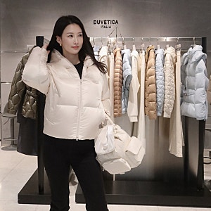 김지원 패딩 듀베티카 DUVETICA 추천, 우아한 명품 여성 숏·미드 패딩 더현대서울 매장 후기