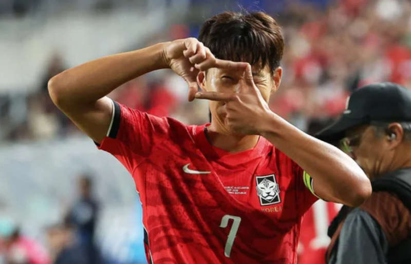 "96라인 집단 은퇴 파동"에 캡틴 손흥민 리더십 흔들? 차범근 넘어 A매치 '59호골' 신기록 터뜨....