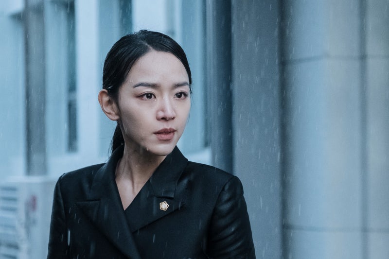 영화 리뷰 | 기억을 잃은 엄마, 그 결백을 증명하려는 딸, 막걸리 한 잔에 묻힌 진실