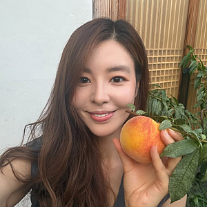 “하필 한글날 앞두고?” 김규리 카페 앞 뒤집힌 태극기에 난리 난 현 상황(feat.희철)