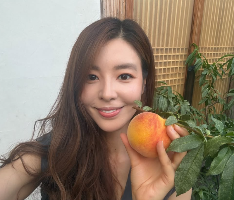 “하필 한글날 앞두고?” 김규리 카페 앞 뒤집힌 태극기에 난리 난 현 상황(feat.희철)