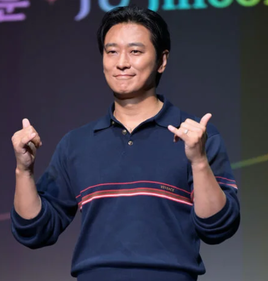 "44세 주지훈 약지에 반지?" 부산영화제서 포착된 뜻밖의 장면