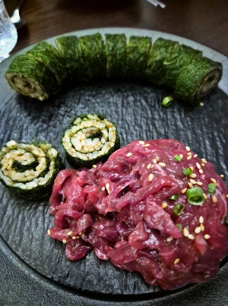 《저녁한잔》 화곡역 술집/감태김밥 육회와 따끈한 꼬치어묵 후기!