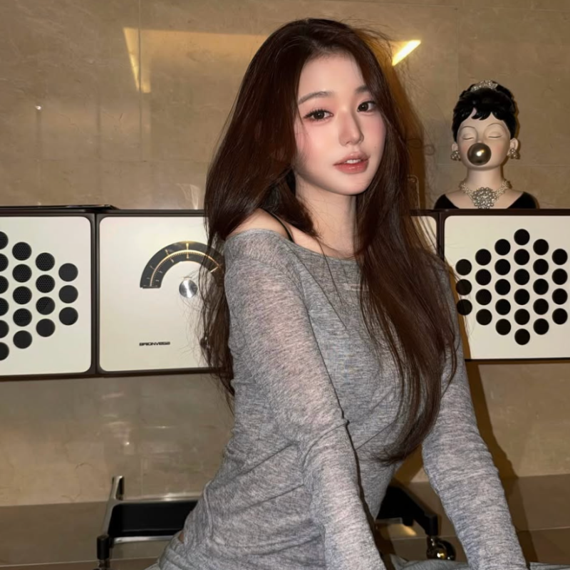 "명품 기죽이는 비주얼!" 장원영 회색 긴팔 티셔츠, 디올보다 눈에 띈 이유
