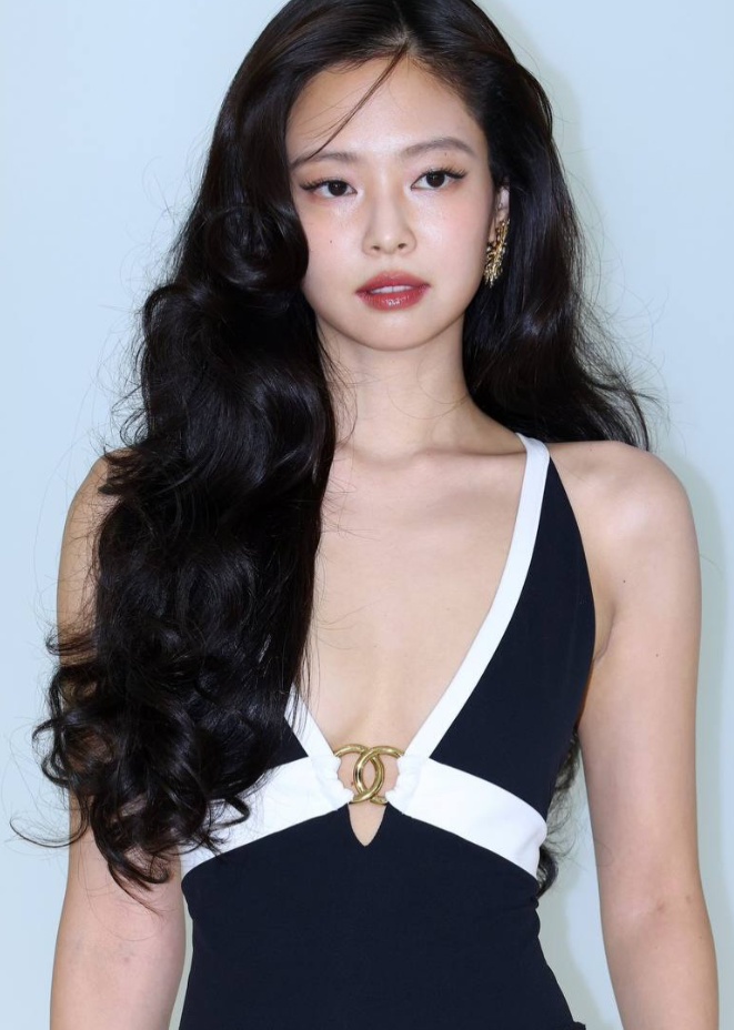 "제니가 갑자기 왜 나와?" 위켄드 내한 콘서트, 알고 보니 두 사람은 "이 작품"으로 인연