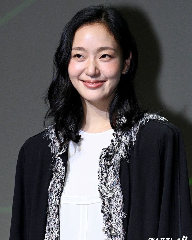 "연기 때문에 미모가 묻힌다고?" 클로즈업할수록 예쁘다는 김고은 샤넬 셋업 패션의 이유
