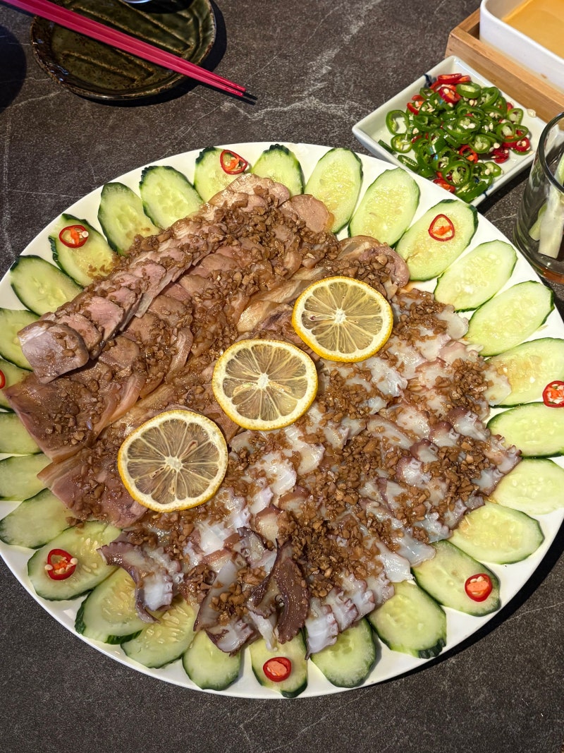 부산 수영역 근처 맛집 문어숙회 술집 추천 다리여덟개