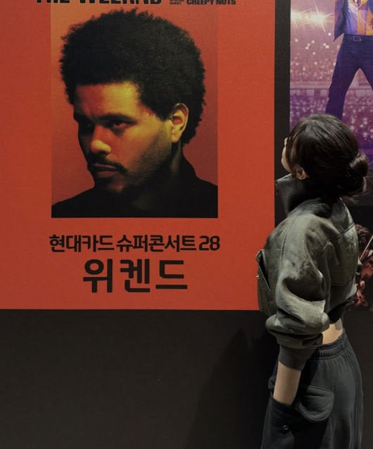 공연장 간 문가영, 잘록한 허리 드러낸 회색 크롭 셋업 봤더니 다들 난리난 이유