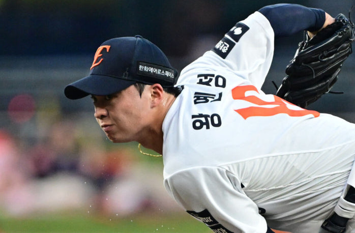 “연봉 3배 올라도 잡아야 하나?” 한화 왕옌청, 11승 투수 재계약에 고민 깊어지는 이유