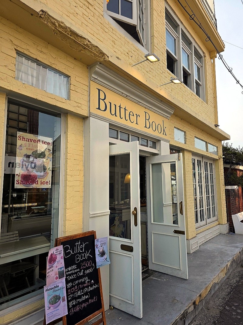 [전주 객리단길 카페] 버터북 전주점 Butter Book 애견동반 후기 주차정보 (실내애견동반 카페)