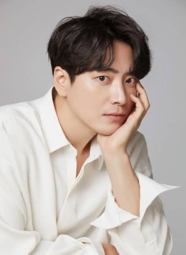 이준혁 〈로또 1등도 출근합니다〉로 다시 주목받는 배우의 데뷔부터 대표작까지