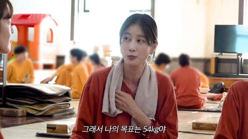 이현이 "177cm·54kg" '뼈말라' 화보 뒤 폭풍 먹방, 대체 얼마나 참았길래?