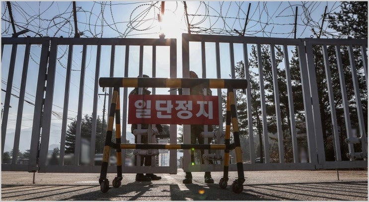 휴대폰도 못 들고 가던 정문입니다…<b>중국</b>산 <b>전기차</b>가 국방부 안까....
