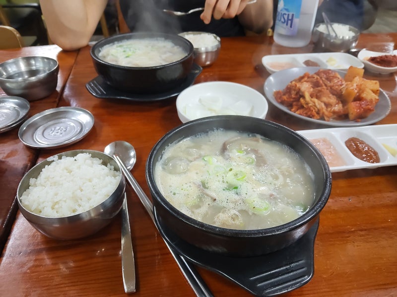 밥 먹는 꿈 해몽 - 상황별로 달라지는 길몽과 흉몽 구분법 정리해 풀이했어요
