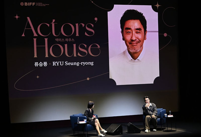 '게리 올드만' 제쳤다던 류승룡, 부산 무대에서 "상 받은 거 모르실까 봐" 직접 꺼낸 말에 웃....