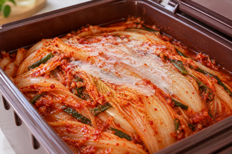 김치에 하얀 막 생겼다면? 골마지와 곰팡이 구별법, 먹어도 되는지 알아보기