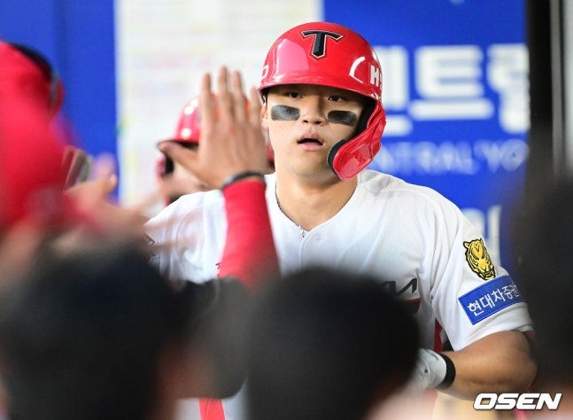 “야구가 제일 쉬웠어요” 김도영, 44호 홈런 폭발…이젠 홈런왕까지 노린다