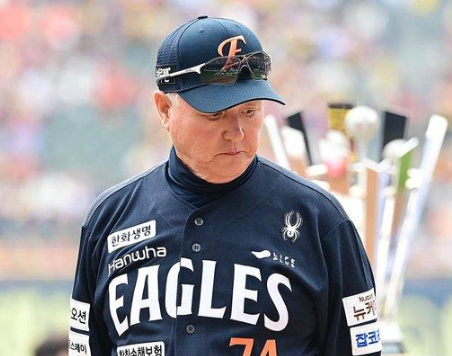 "충격 결별 확정" 한화 김경문 감독, 19년 만의 한국시리즈 다음 해 지휘봉 내려놓은 이유는? ....