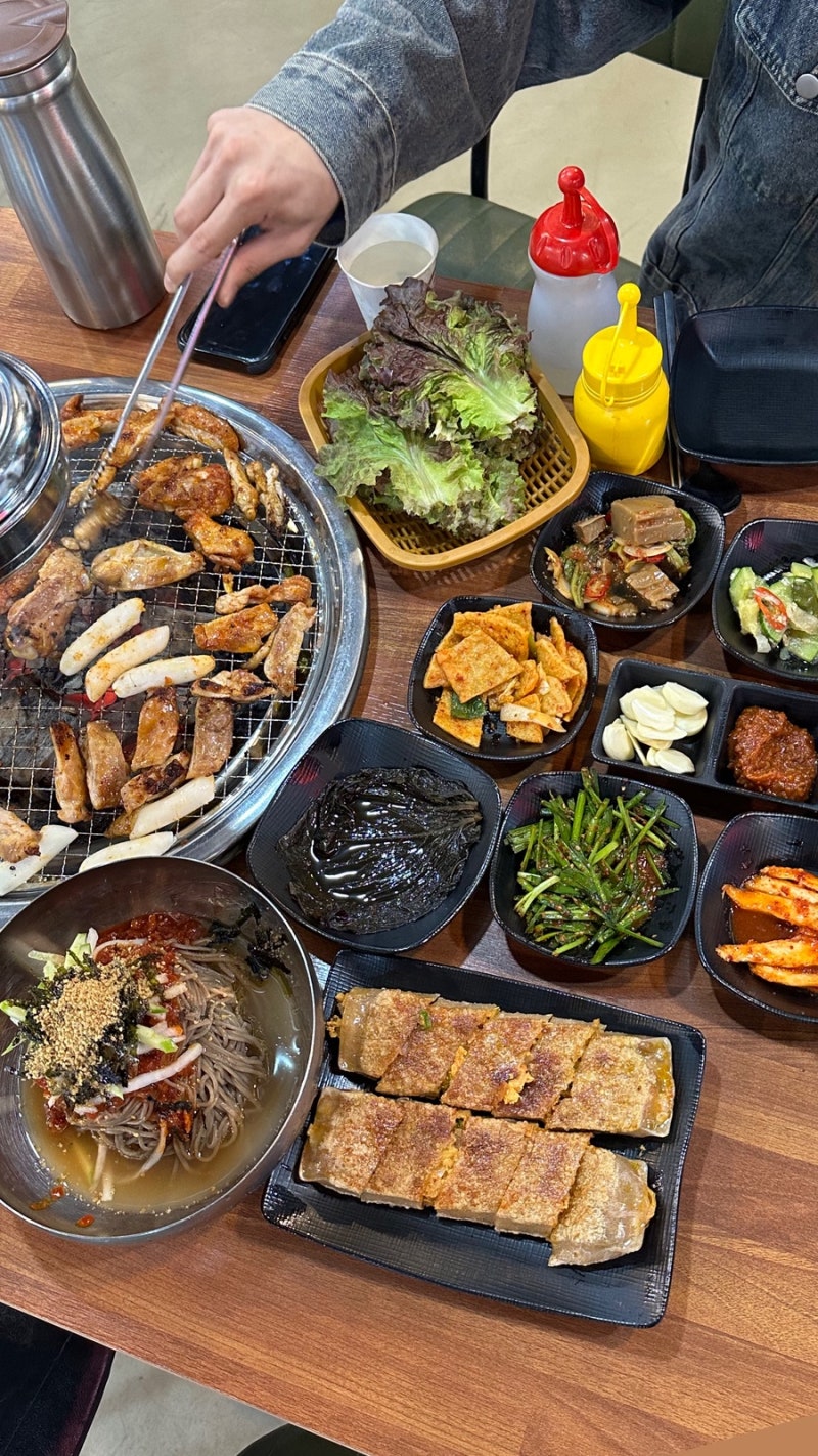 반찬이 이게 뭐야? 가평ic 샤인데일 더스테이힐링파크 맛집 :: 다미설악숯불닭갈비 :: 주차 포....