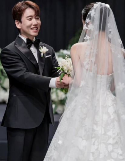 남창희, 44세에 아빠 된다… '한강 아이유' 윤영경 결혼 8개월 만에 임신 23주 차 발표