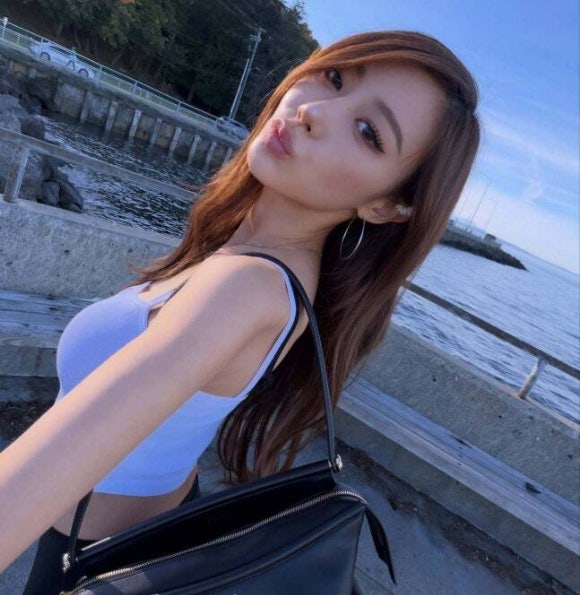 에스파 지젤, 바닷가 레깅스패션…무대 밖에선 이렇게 싱그럽네
