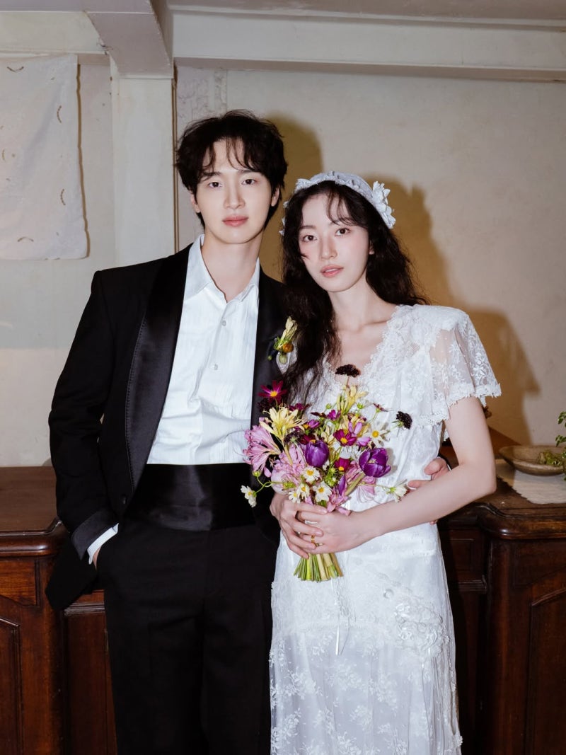 장동윤♥김승윤 결혼 웨딩사진 공개 "열애설 한 번 없었는데…" 결혼 소식 뒤 밝혀진 7년 전 ....