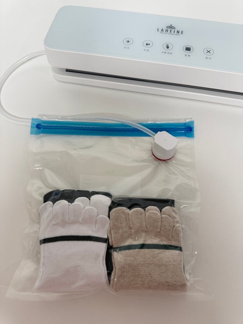 여행짐 쌀때 진공포장으로 부피줄이세요