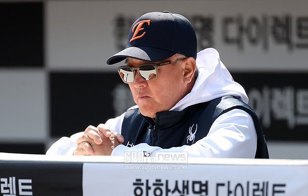 한화 김경문 감독 자진 사퇴, 정규시즌 9위 추락 속 사령탑 하차