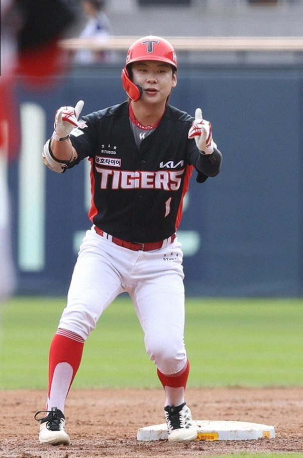KIA 타이거즈, 롯데에 12-4 대승! 3위 싸움 김도영 하주석 활약 집중 조명