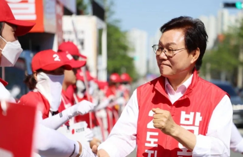 '딥페이크 비방·관권선거 의혹' 박완수 경남지사 입건…13시간 피의자 조사