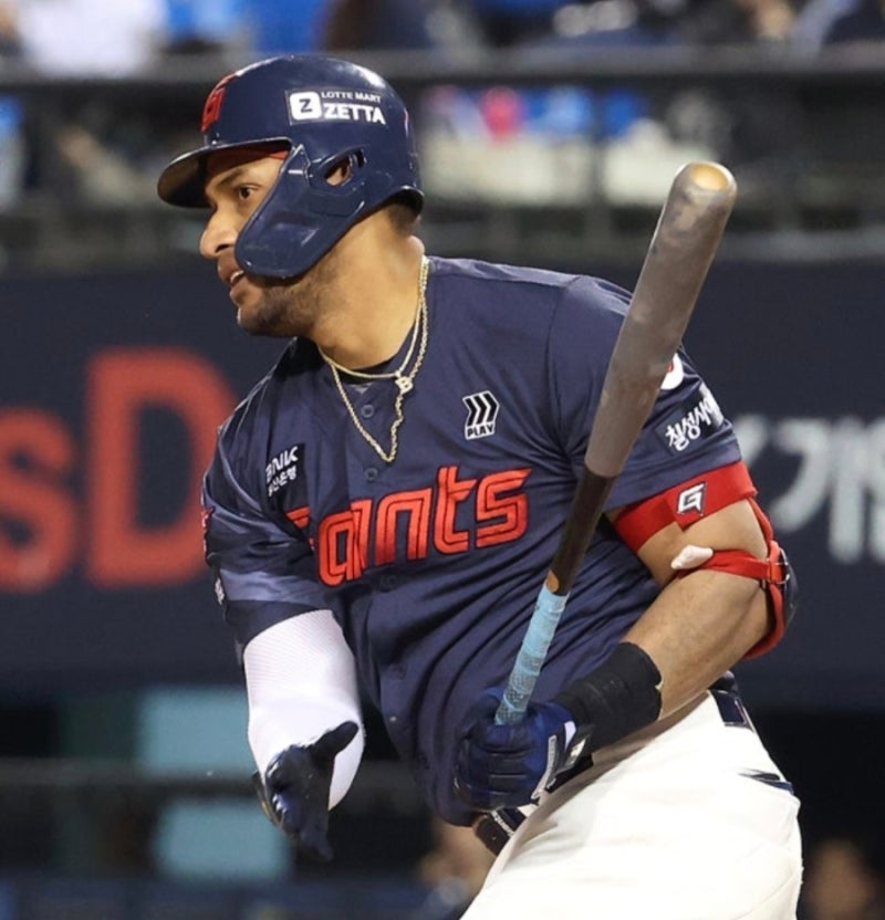 [KBO] '역대 최초 205안타 대폭발!' 롯데 레이예스, KBO 단일 시즌 최다안타 신기록 경신 & 3년 연....