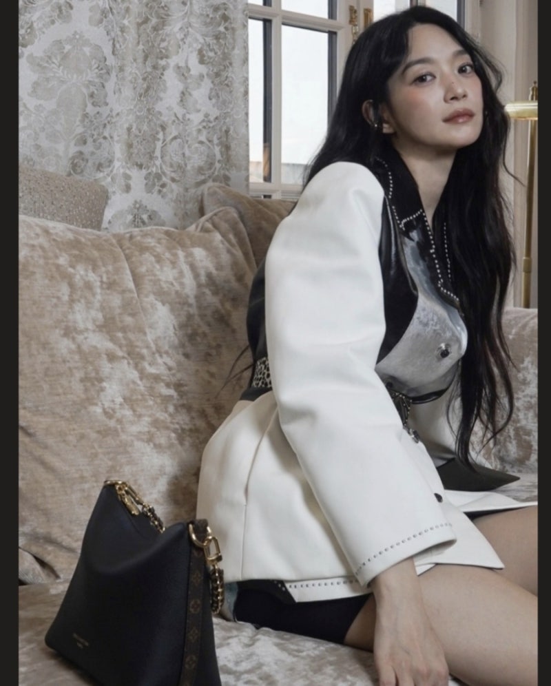 "40대 맞나요?" 파리 루이비통 쇼 접수한 신민아의 미친 미모 & 미니스커트 패션