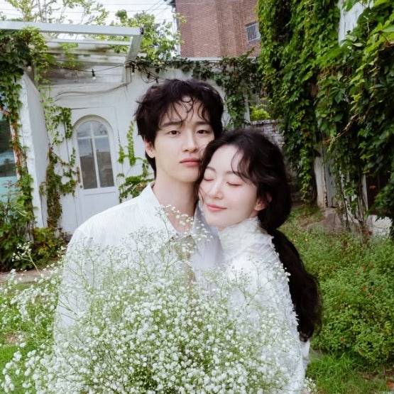 장동윤 김승윤 웨딩화보 공개, 7년 전 시작된 인연은?