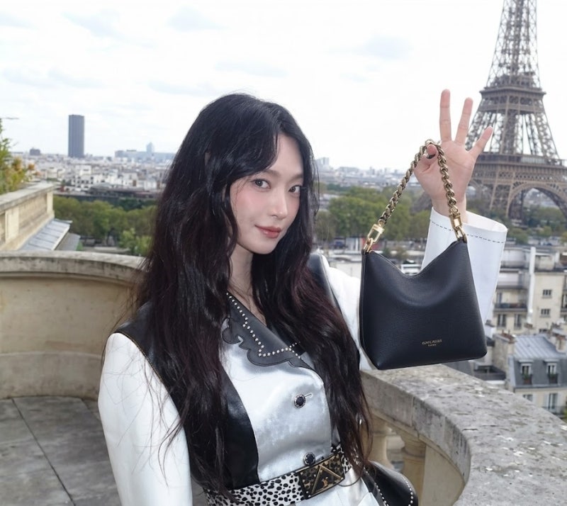 "40대 맞아?" 20대 아이돌 옆에서도 존재감 터진 신민아, 루이비통 미니스커트룩