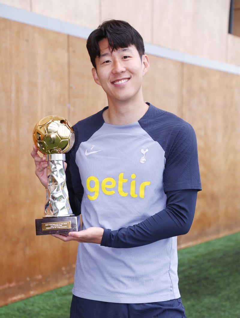 손흥민 의미심장한 SNS 메시지, 정말 은퇴 암시일까?