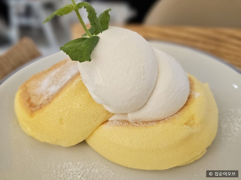 서울 센트럴시티 강남고속버스터미널 카페 플리퍼스 Flipper's 방문 후기 수플레 팬케이크 맛....