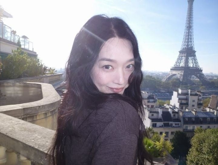 "연기하다 두통까지 왔다"… 영화 눈동자 신민아 1인2역 강렬한 변신 통했다