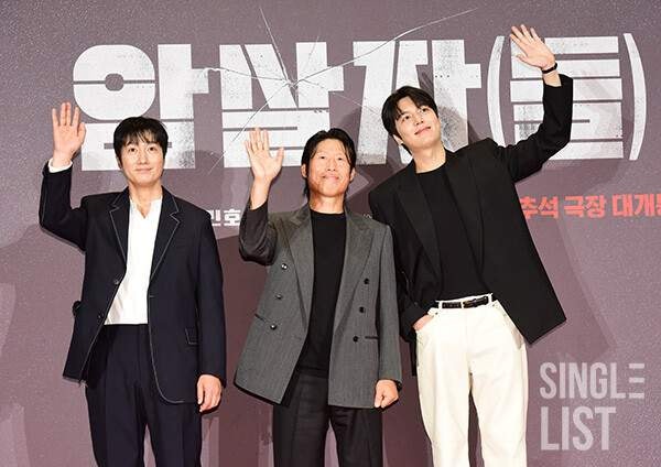 영화 암살자들, 한글날 관객만 16만...300만 돌파 초읽기