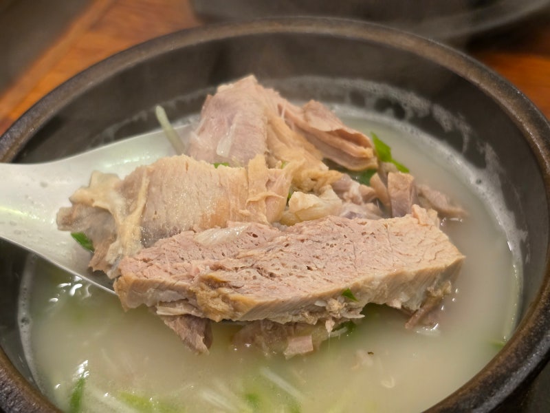 창원 북면 온천 맛집 명인돼지국밥, 아이들이 좋아하는 살코기 국밥과 수육 백반 후기
