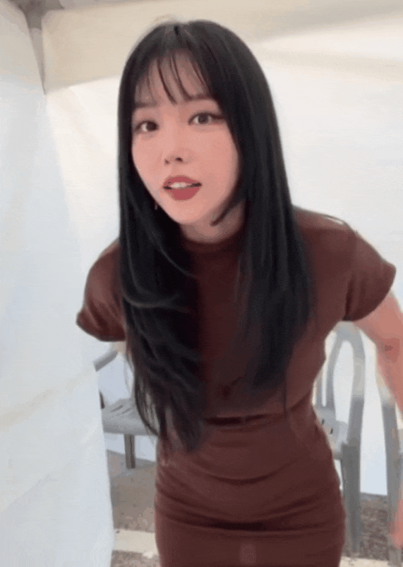 "임신 6개월 소리까지 들었는데..." 홍진영, 몸매 드러낸 초밀착 원피스 핏