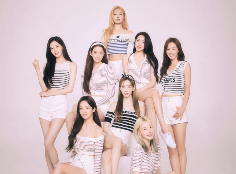 데뷔 20주년 앞둔 소녀시대, 8명 전원 한 컷에 모이더니 팬들 술렁인 진짜 이유는…