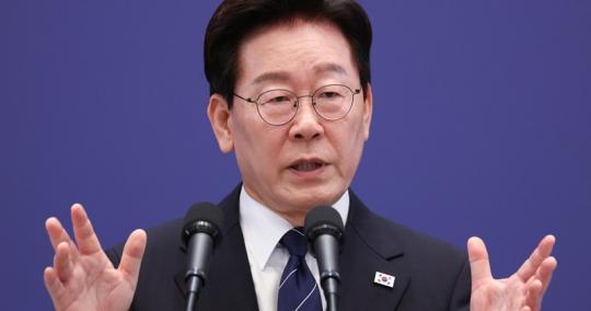이재명 <b>대통령 지지율</b> 37%대vs45%... 2주 연속 <b>반등</b> 진짜 이유