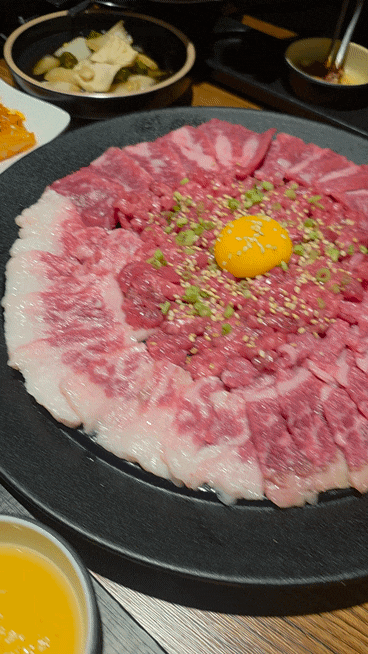 방이동육회 맛집 육회와스지｜차돌사시미부터 아롱사태 스지전골까지